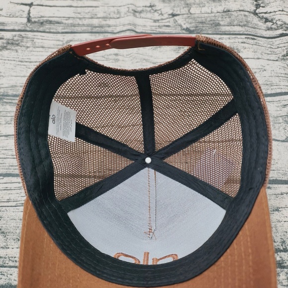 ALO Yoga District Trucker Hat - Picture 5 of 5